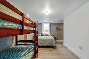 3 slaapkamers, een strijkplank/strijkijzer, wifi, beddengoed