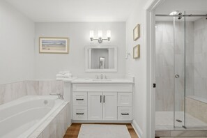 Shower, hair dryer, towels, shampoo - EPIC Seven Eagles Escape (Kissimmee)