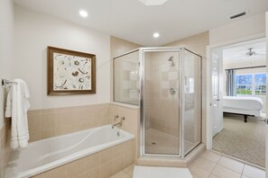 Shower, hair dryer, towels - New! Sunset Luxe Retreat at Reunion (Kissimmee)
