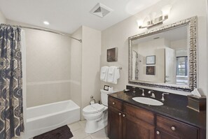 Shower, hair dryer, towels - New! Sunset Luxe Retreat at Reunion (Kissimmee)