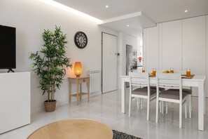 Dining - Surfside Ocean Apartment (Nazaré)