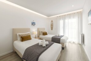 3 bedrooms, iron/ironing board, travel cot, Internet - Surfside Ocean Apartment (Nazaré)