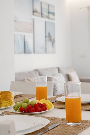 Dining - Surfside Ocean Apartment (Nazaré)