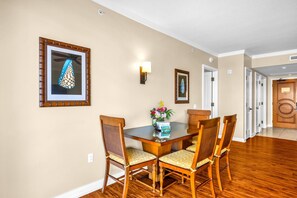 Dining - Honua Kai 4 Free Cars KBM Resorts Front Alii Suite 4 Units, 8 Bedrooms HK Ml-3179 (Kaanapali)