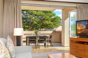 Terrace/patio - Honua Kai Close To Beach 2 Free Rental Cars KBM Resorts Close to Beach 2 Units, 5 Bedrooms HK Ml-2714 (Kaanapali)