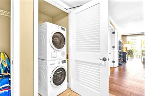 Laundry room - Honua Kai 4 Free Rental Cars KBM Resorts Gorgeous Inner Courtyard 4 Units, 8 Bedrooms HK Ml-2735 (Kaanapali)