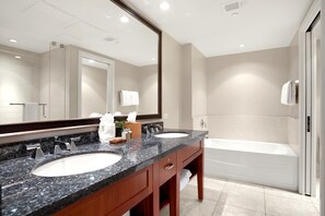 Shower, designer toiletries - Honua Kai 4 Free Rental Cars KBM Resorts Gorgeous Inner Courtyard 4 Units, 8 Bedrooms HK Ml-2735 (Kaanapali)