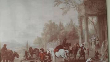 Pintura clássica com figuras trajadas a rigor da época, um cavalo e uma fonte.