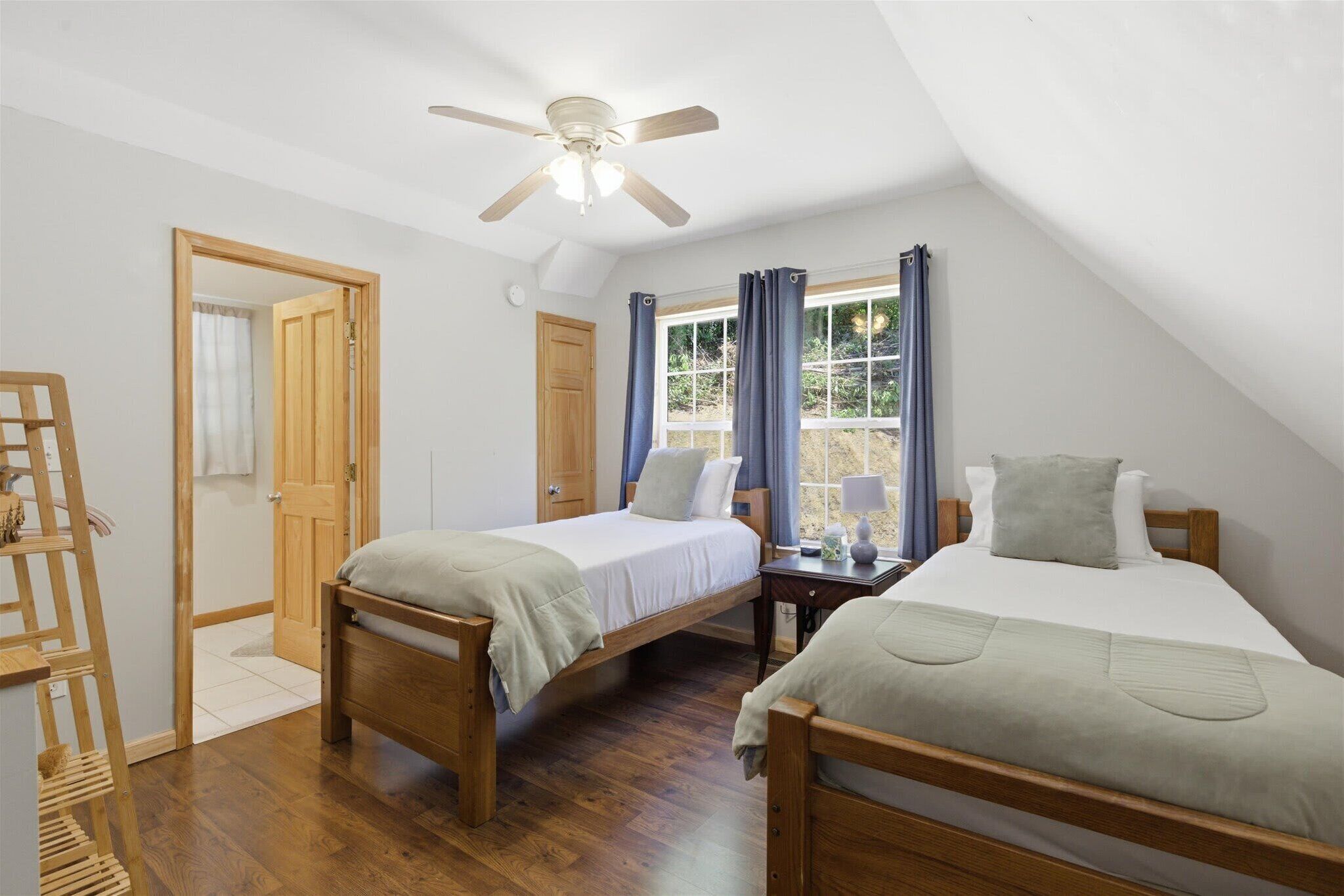 1 bedroom, travel crib, WiFi, bed sheets
