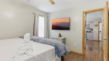 1 bedroom, travel cot, WiFi, bed sheets