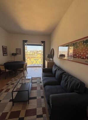 Smart TV - The sea from the rooftops (Napoli)