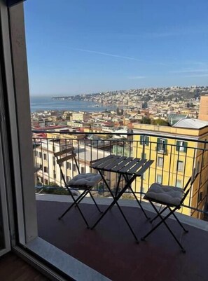 Property grounds - The sea from the rooftops (Napoli)