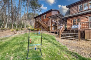Children’s area - Timber Breeze - game room, hot tub, pets, firepit (Blue Ridge)