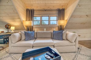 TV, fireplace, table football, offices - Timber Breeze - game room, hot tub, pets, firepit (Blue Ridge)