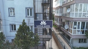 A building with a sign reading 'LOTUS SUITE' and balconies with satellite dishes. - Lotus Suite Otel (Balıkesir)