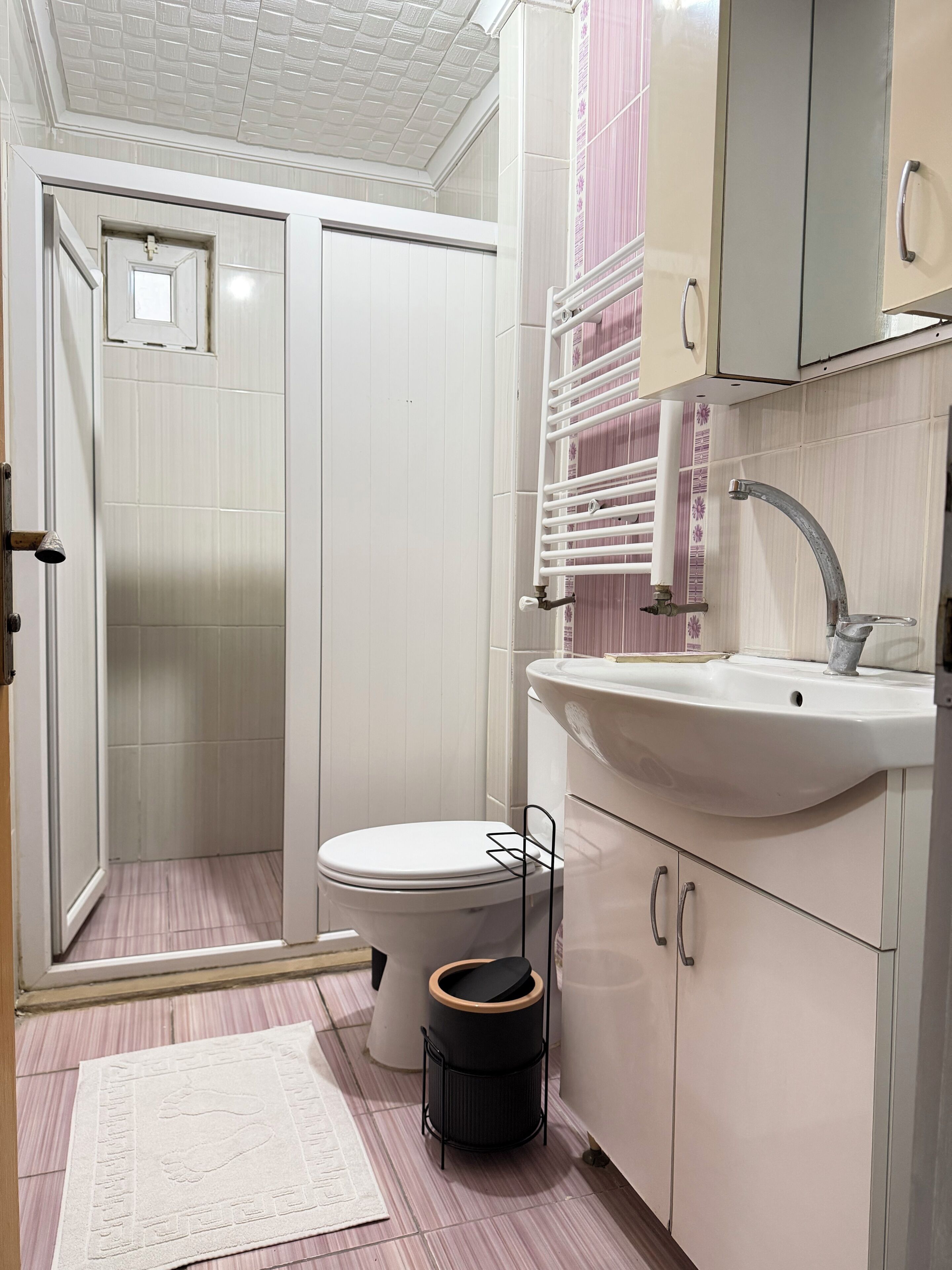 Appartement, balkon | Badkamer