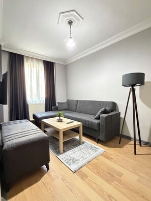 Appartement, balcon | Aire de séjour