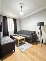 Apart Daire, Balkon | Oturma alanı