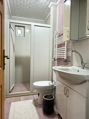 Apartment, Balcony | Bathroom - Lotus Suite Otel (Balıkesir)