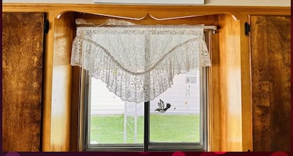 Raspberry House is a farmhouse retreat in Beautiful Georgetown Idaho.