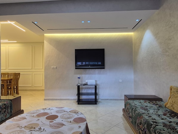 Classic Apartment, City View | Living area