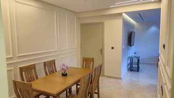 Appartement Classique, vue ville | Restauration