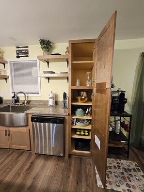 Fridge, microwave, oven, stovetop - Cozy Bungalow Close to Truist Park & Downtown (Mableton)
