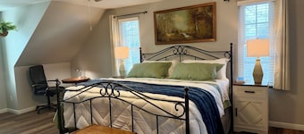 Mountain View Escape - 4BR Sleeps 7, Fire Pit, Private Yard, 7 Min to Canyons