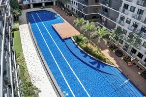 Outdoor pool - Stylish & Spacious 2BR Condo with Pool Access Near MOA & Airport Sleeps 4–5 (Pasay City)