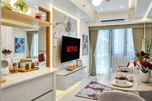 Interior - Stylish & Spacious 2BR Condo with Pool Access Near MOA & Airport Sleeps 4–5 (Pasay City)