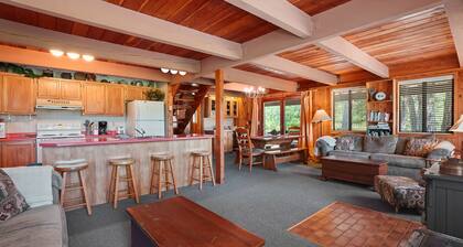 Rivers Edge, 3 bedroom cabin with River Access