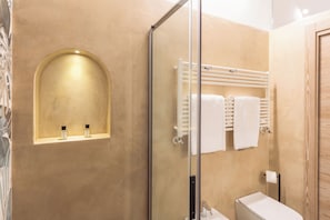 Doccia, asciugacapelli, bidet, asciugamani