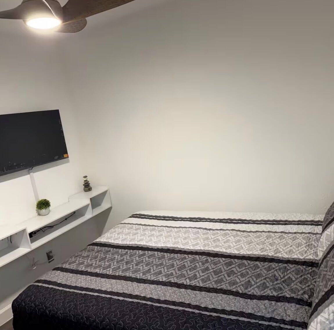 3 slaapkamers, een strijkplank/strijkijzer, wifi
