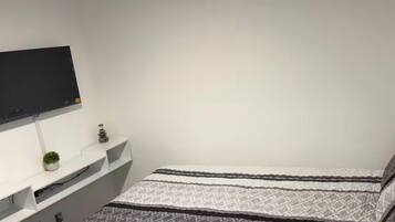 3 slaapkamers, een strijkplank/strijkijzer, wifi