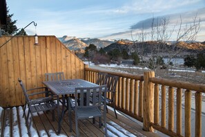 Outdoor dining - Mountain View Condo w/Hot Tub (Estes Park)