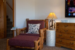 Interior - Mountain View Condo w/Hot Tub (Estes Park)