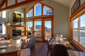 Living area - Mountain View Condo w/Hot Tub (Estes Park)