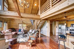 TV, fireplace, offices - Lincoln Lodge | Hot Tub • Fireplace • Views (Silverthorne)