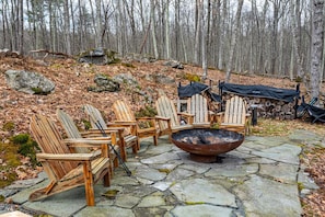 Property grounds - NEW: Sunny Modern Home in Narrowsburg (Narrowsburg)