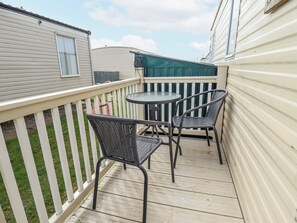 Outdoor dining - Seaview (Skegness)