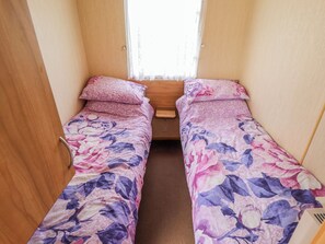 3 bedrooms, individually decorated, individually furnished, free WiFi - Seaview (Skegness)
