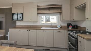 Cottage | Private kitchen | Cookware/dishes/utensils