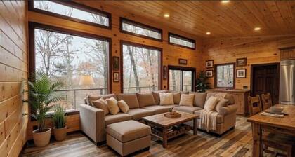 Secluded 2-bedroom cabin in the woods near Pomme De Terre lake. Private hot tub