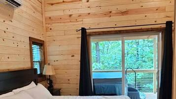 2 bedrooms, in-room safe, WiFi, bed sheets