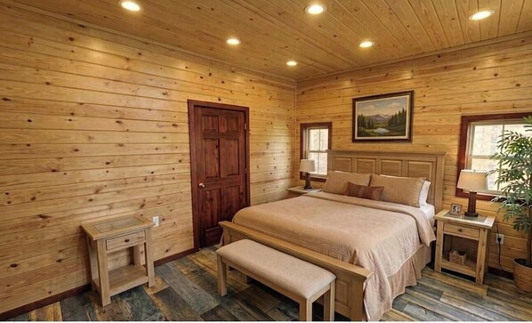 Room - Secluded 2-bedroom cabin in the woods near Pomme De Terre lake. Private hot tub (Pittsburg)