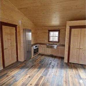 Private kitchen - Secluded 2-bedroom cabin in the woods near Pomme De Terre lake. Private hot tub (Pittsburg)