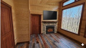 Interior - Secluded 2-bedroom cabin in the woods near Pomme De Terre lake. Private hot tub (Pittsburg)