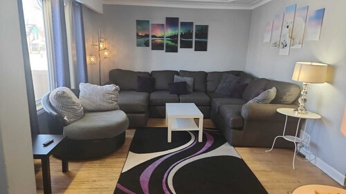 Northside Comfort 2 !!! Pet Friendly Budget Rental Close to HSC and The Forks