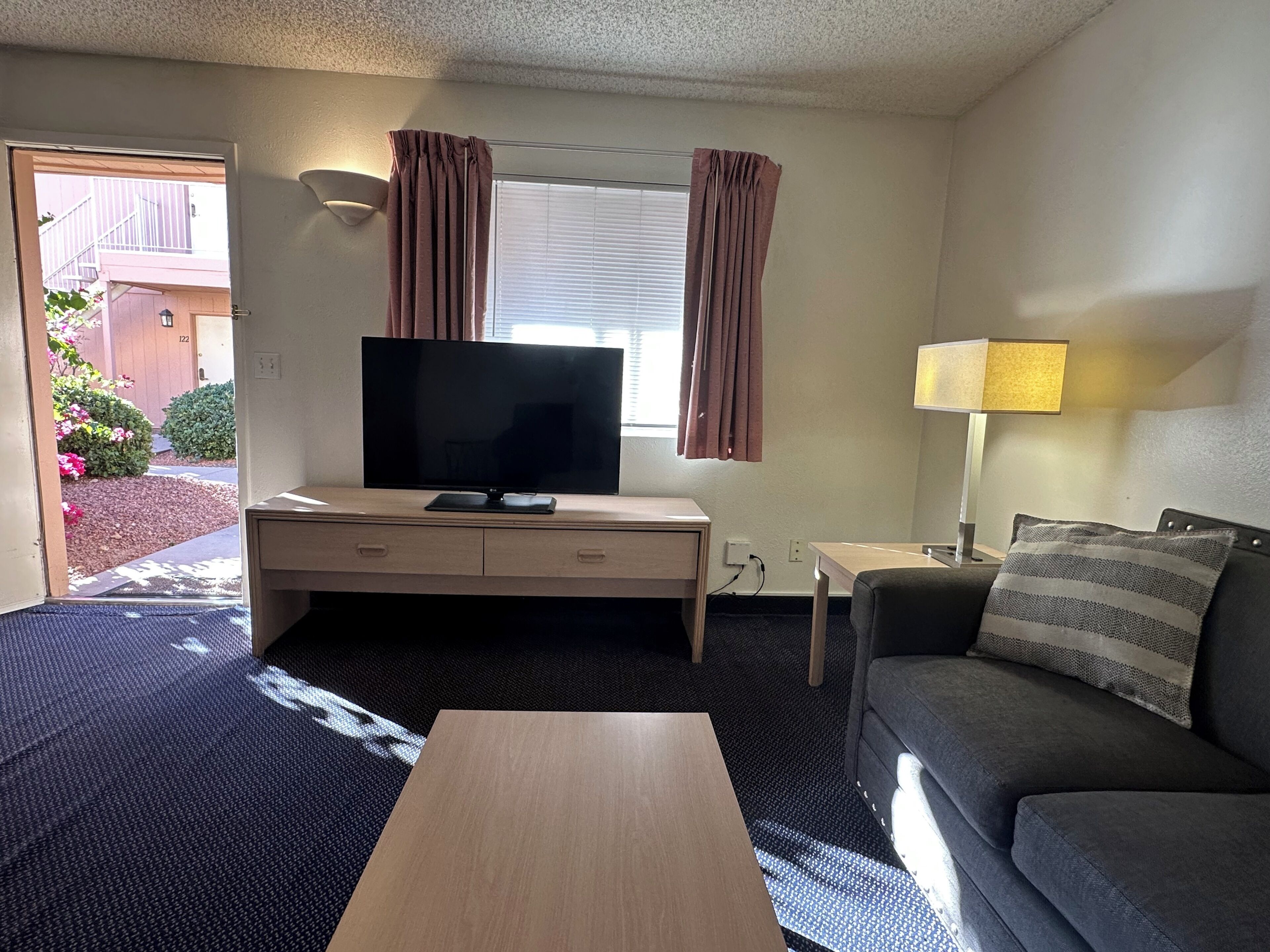 家庭套房 | 客廳