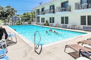 Pool - Great hotel room close to beaches and activities in Yarmouth/Cape Cod (Yarmouth)